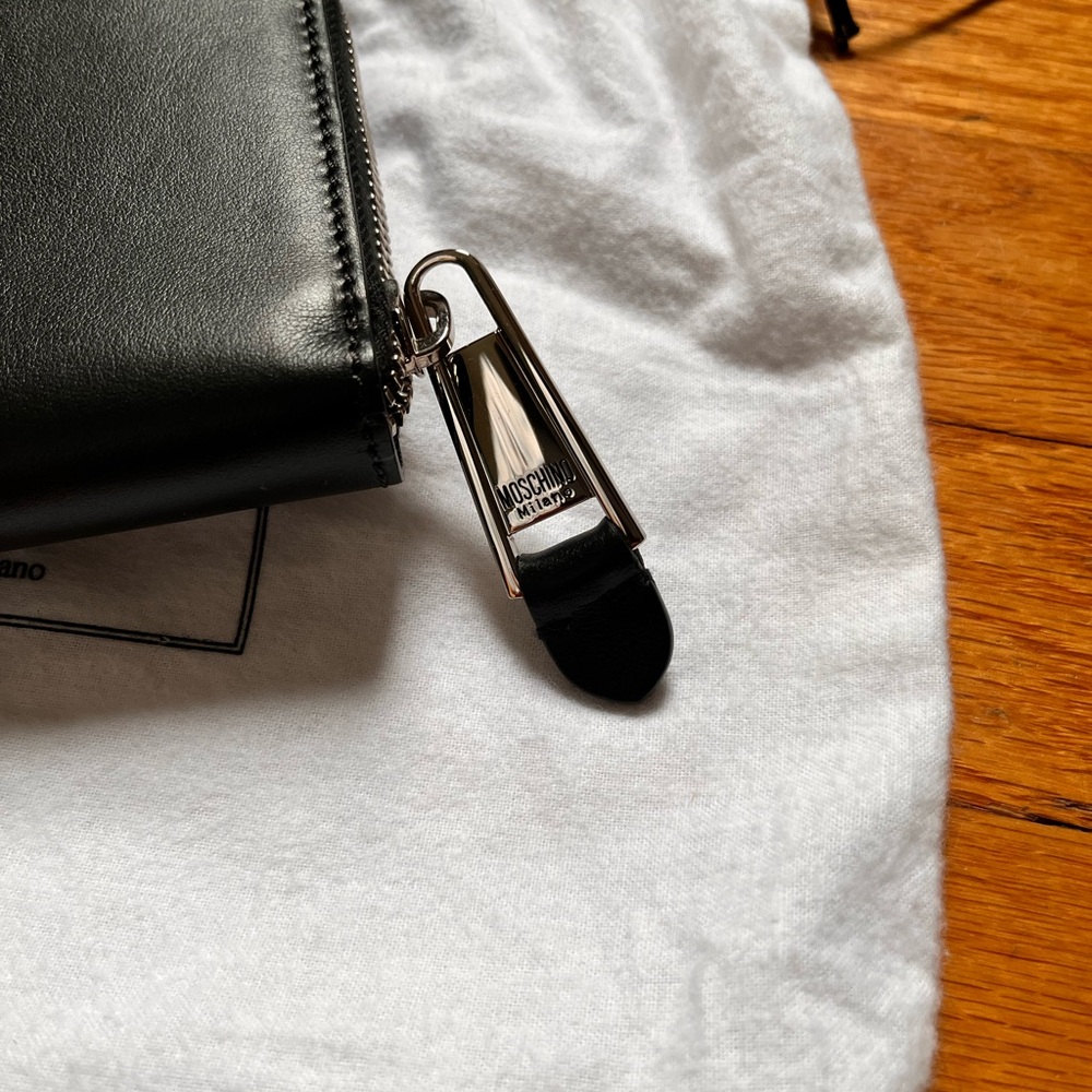 MOSCHINO black calf leather zipped wallet that could double as a clutch - Picture 4 of 11